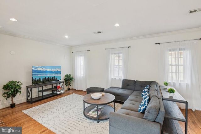 10 IRVING CT, Alexandria, VA 22314