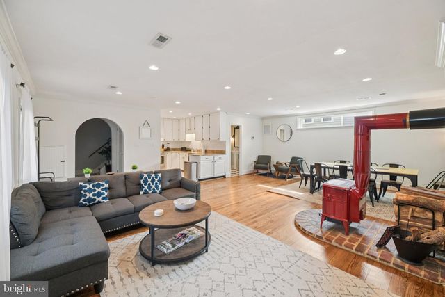 10 IRVING CT, Alexandria, VA 22314