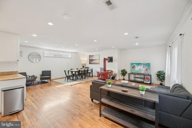 10 IRVING CT, Alexandria, VA 22314