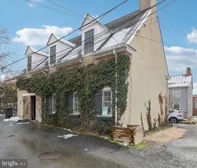 10 IRVING CT, Alexandria, VA 22314