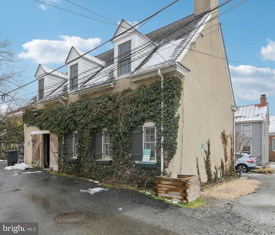 10 IRVING CT, Alexandria, VA 22314