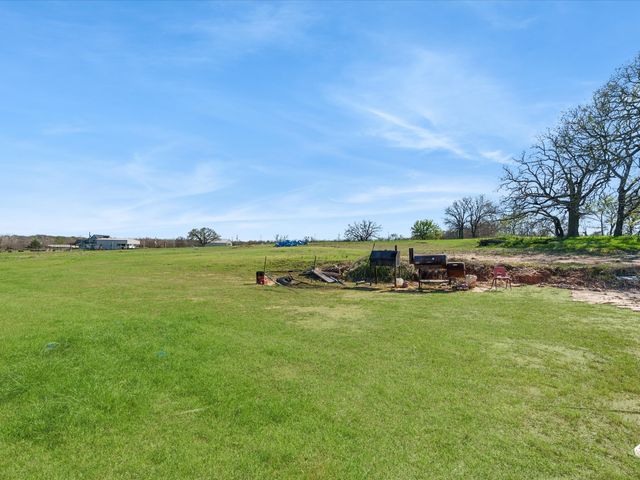 715 County Road 4599, Boyd, TX 76023