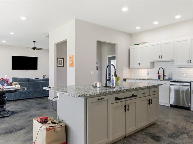 715 County Road 4599, Boyd, TX 76023