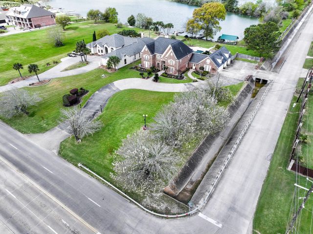 2700 Spurlock Road, Nederland, TX 77627