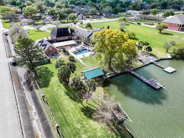 2700 Spurlock Road, Nederland, TX 77627