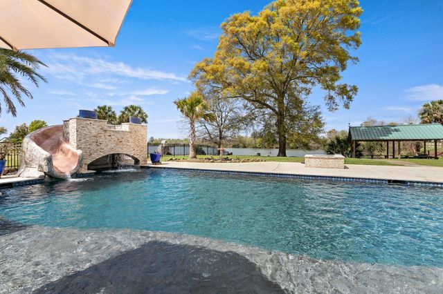 2700 Spurlock Road, Nederland, TX 77627