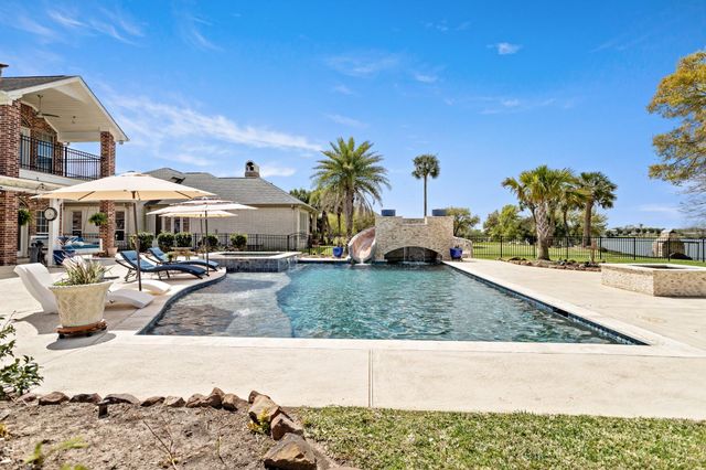 2700 Spurlock Road, Nederland, TX 77627