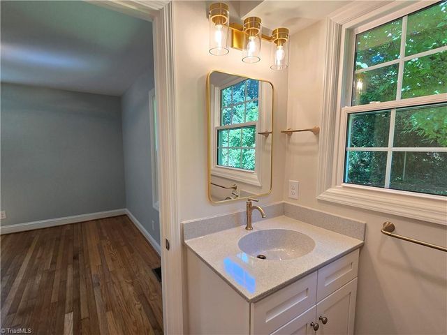 1274 Tredwell Drive, Winston-salem, NC 27103