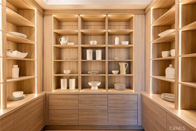 23614 Dry Canyon Cold Creek Rd, Calabasas, CA 91302