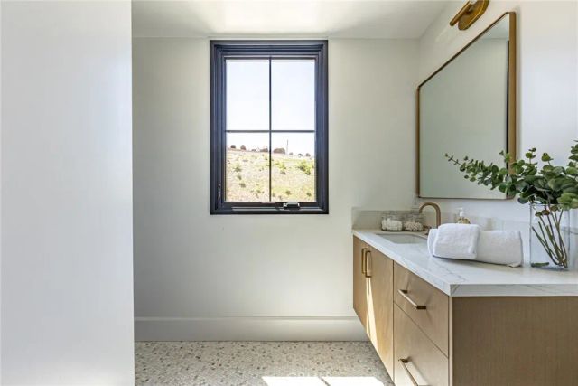 23614 Dry Canyon Cold Creek Rd, Calabasas, CA 91302