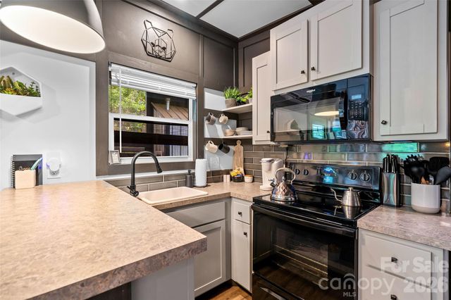 787 Ridge Road, Marion, NC 28752