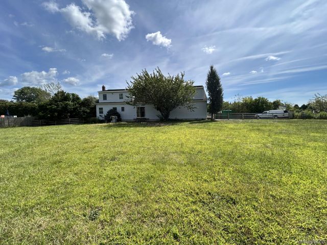 24 Kimberly Court, Baiting Hollow, NY 11933