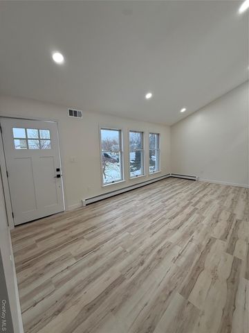 24 Kimberly Court, Baiting Hollow, NY 11933