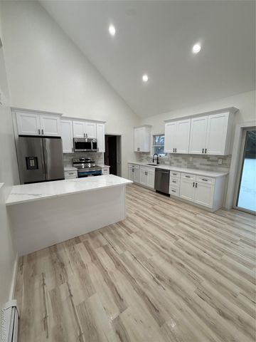 24 Kimberly Court, Baiting Hollow, NY 11933