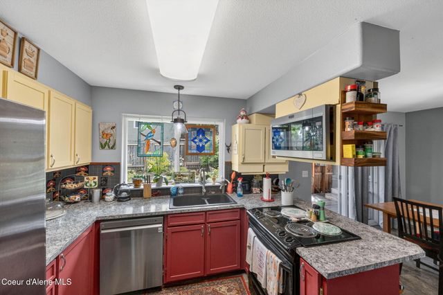 701 S Pleasant View RD, Post Falls, ID 83854