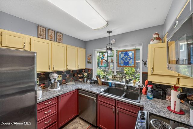 701 S Pleasant View RD, Post Falls, ID 83854