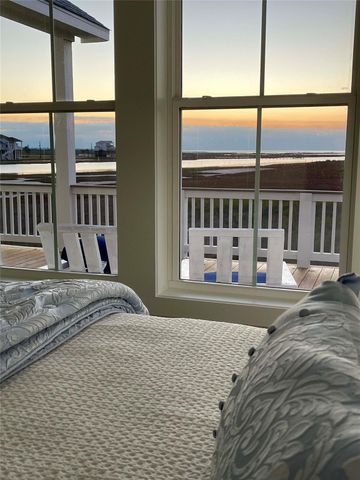 18414 Indian Beach Ct, Galveston, TX 77554