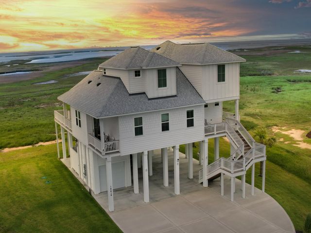 18414 Indian Beach Ct, Galveston, TX 77554