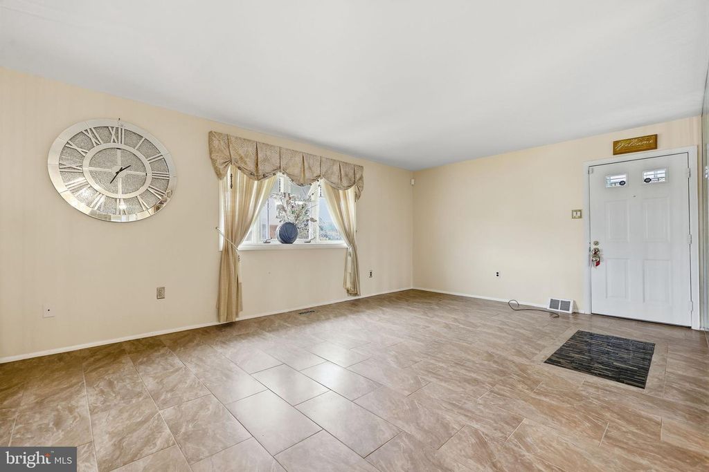 7904 CALVERT ST, PHILADELPHIA, PA 19152 — photo 4