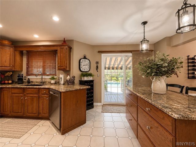 16 Woodstream Circle, Grand Island, NY 14072