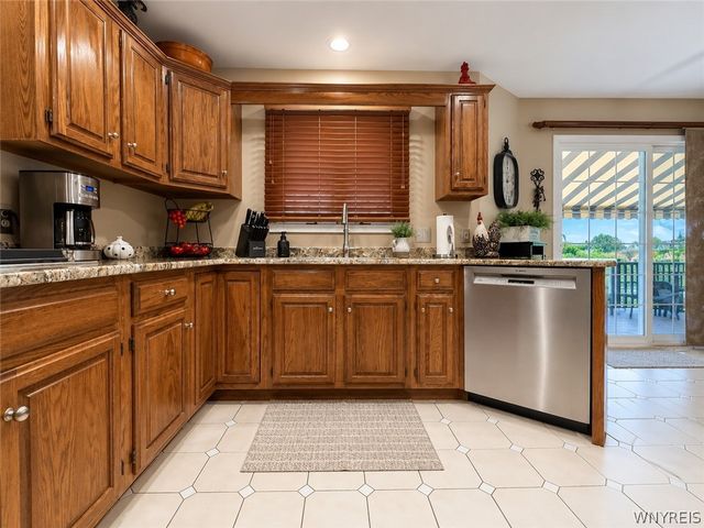 16 Woodstream Circle, Grand Island, NY 14072