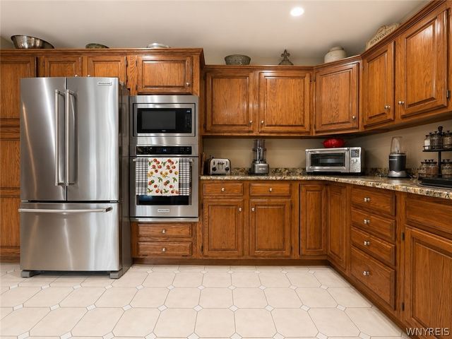 16 Woodstream Circle, Grand Island, NY 14072