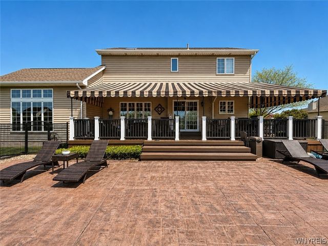 16 Woodstream Circle, Grand Island, NY 14072
