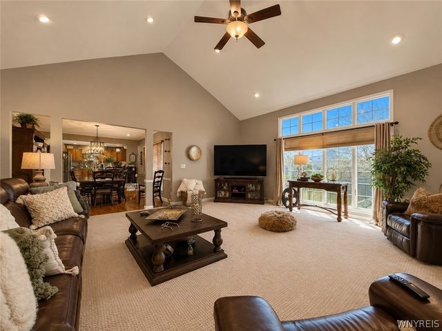 16 Woodstream Circle, Grand Island, NY 14072