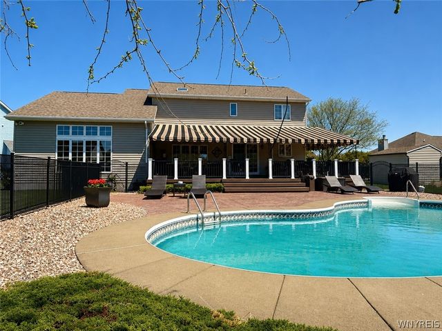 16 Woodstream Circle, Grand Island, NY 14072