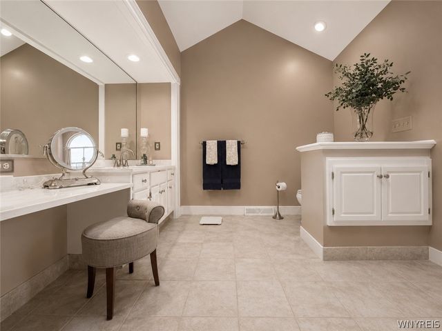 16 Woodstream Circle, Grand Island, NY 14072