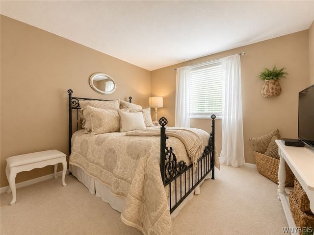 16 Woodstream Circle, Grand Island, NY 14072