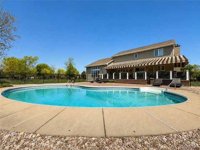 16 Woodstream Circle, Grand Island, NY 14072