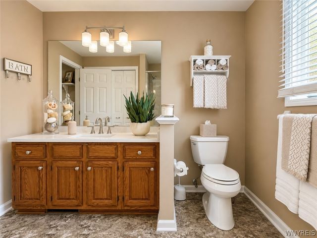 16 Woodstream Circle, Grand Island, NY 14072