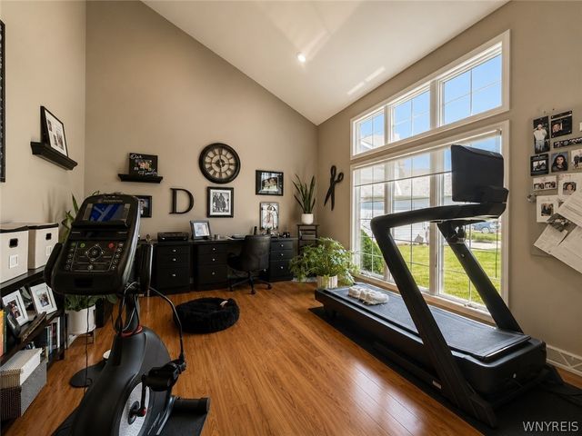 16 Woodstream Circle, Grand Island, NY 14072