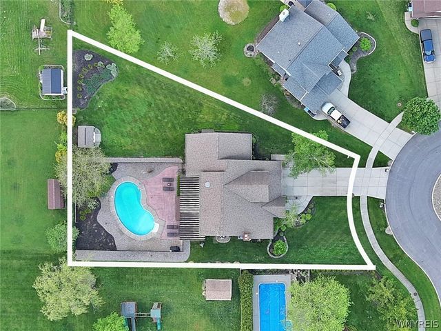 16 Woodstream Circle, Grand Island, NY 14072