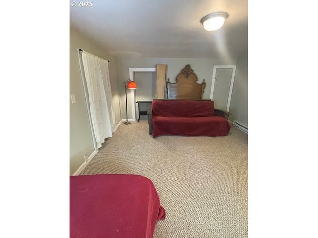 239 D St, Springfield, OR 97477
