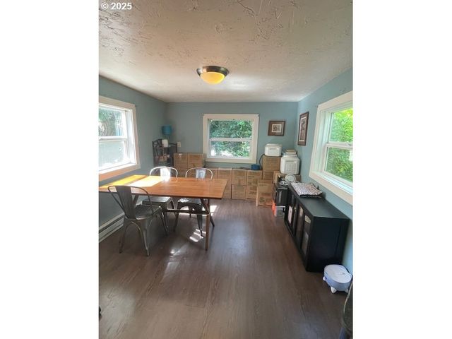 239 D St, Springfield, OR 97477