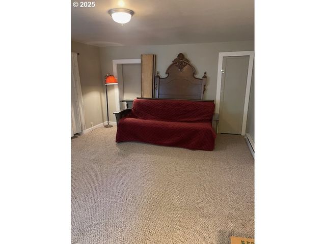 239 D St, Springfield, OR 97477