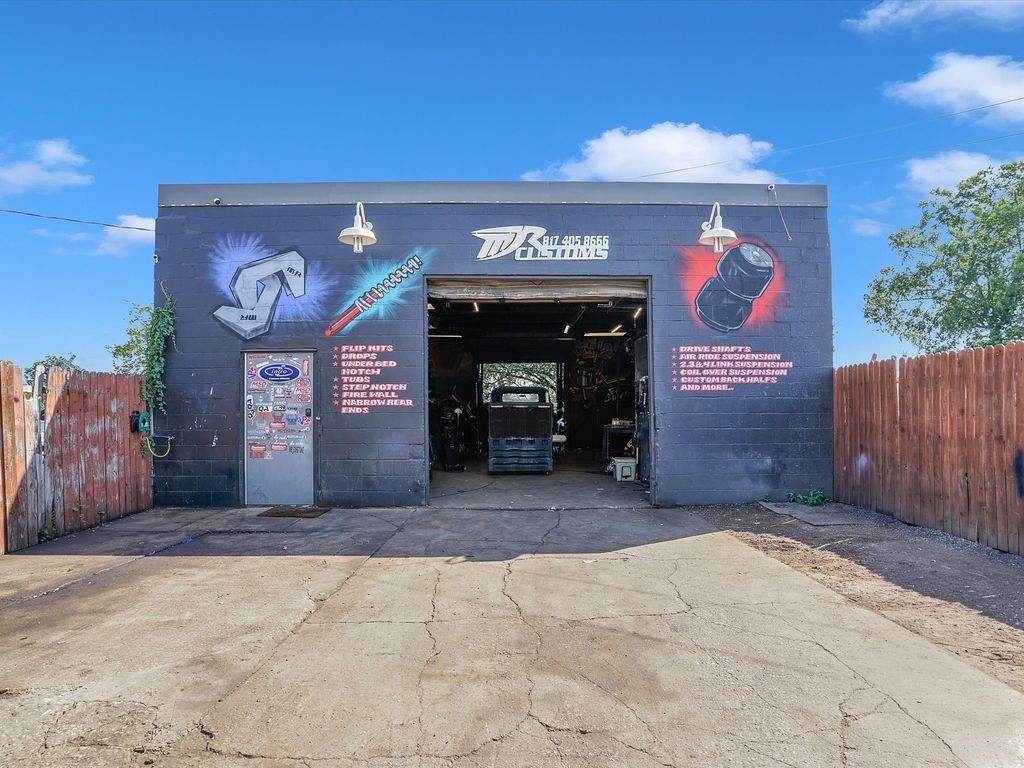 1806 NE 33rd Street, Fort Worth, TX 76106