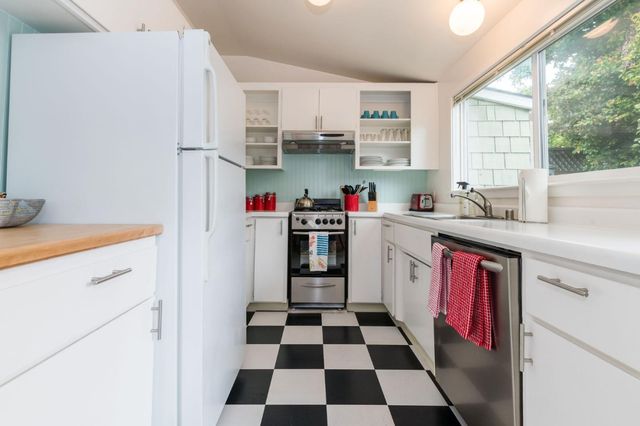 216 Cypress Avenue, Santa Cruz, CA 95062