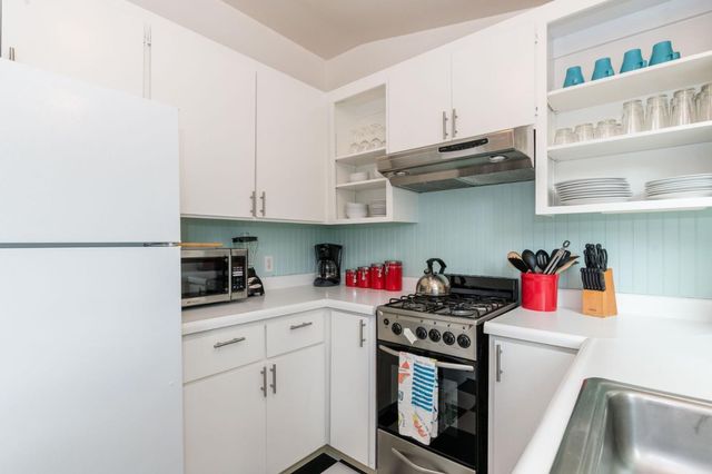 216 Cypress Avenue, Santa Cruz, CA 95062