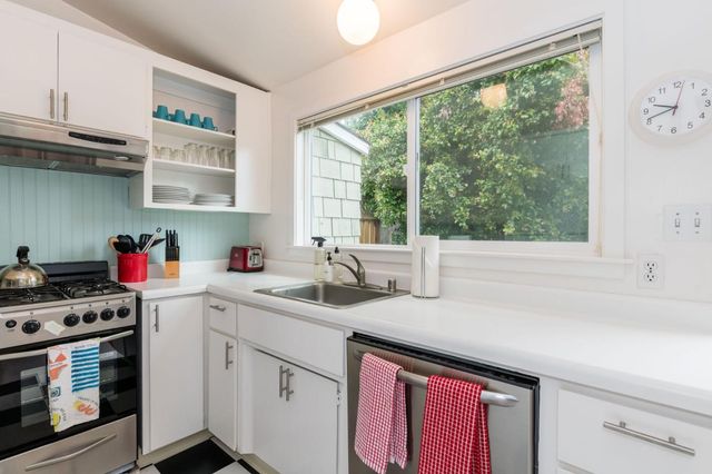 216 Cypress Avenue, Santa Cruz, CA 95062