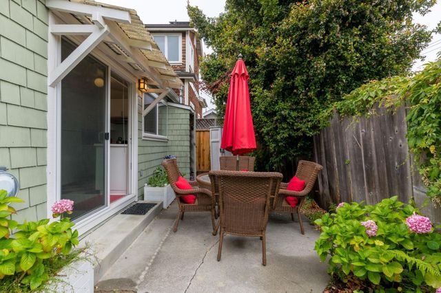 216 Cypress Avenue, Santa Cruz, CA 95062