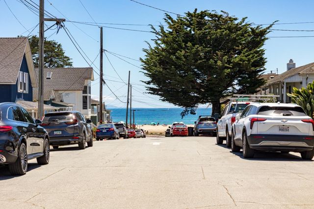 216 Cypress Avenue, Santa Cruz, CA 95062