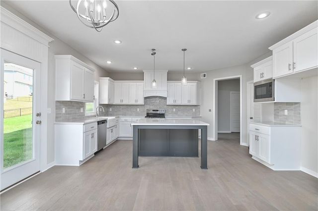 2714 W Park Street, Olathe, KS 66061