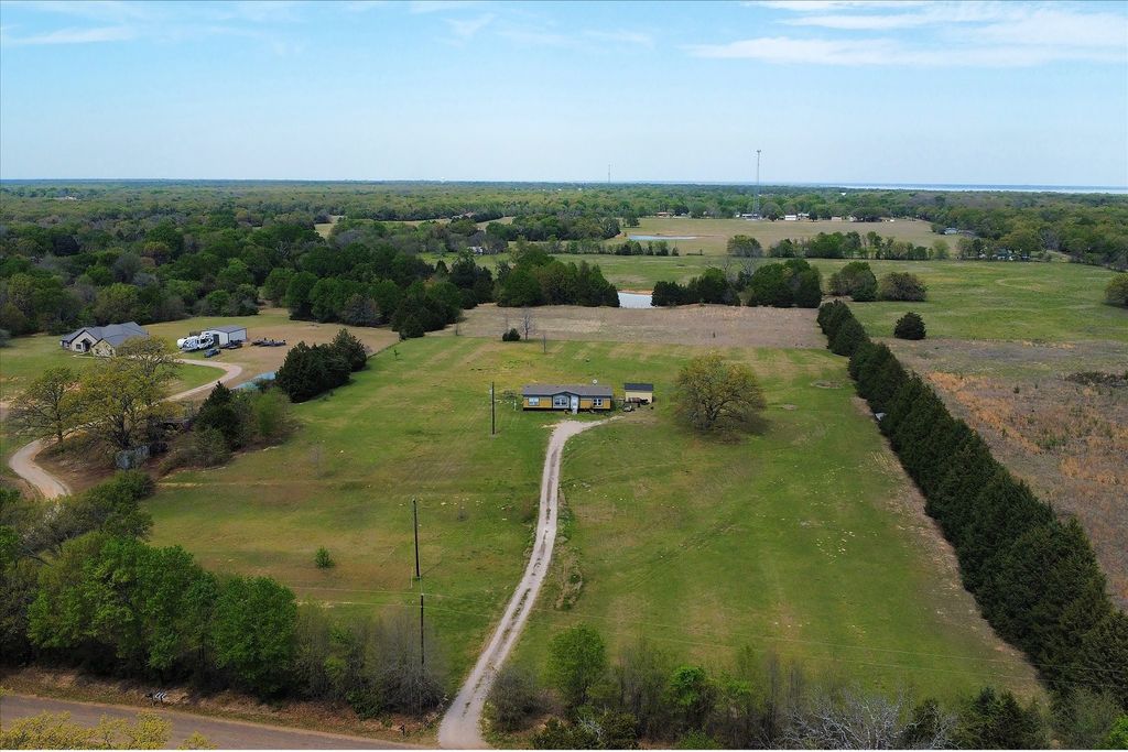 8352 County Road 2404, Tool, TX 75143