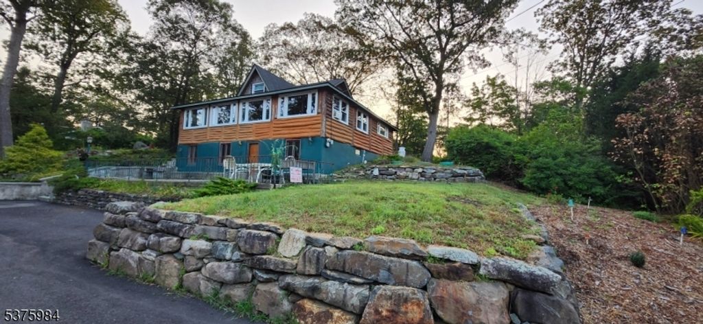 99 Lindys Dr, West Milford Twp., NJ 07480