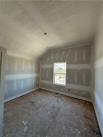 7040 NW Yulich Court, Parkville, MO 64152