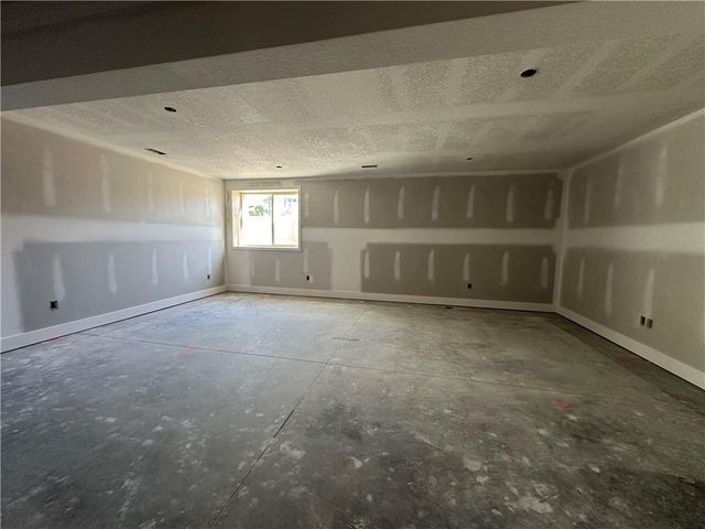 7040 NW Yulich Court, Parkville, MO 64152