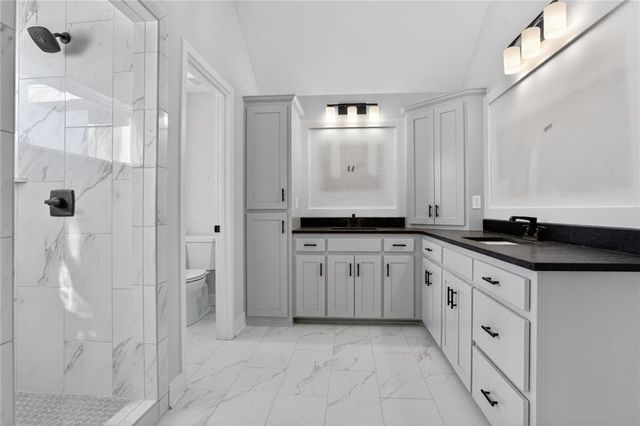 7040 NW Yulich Court, Parkville, MO 64152